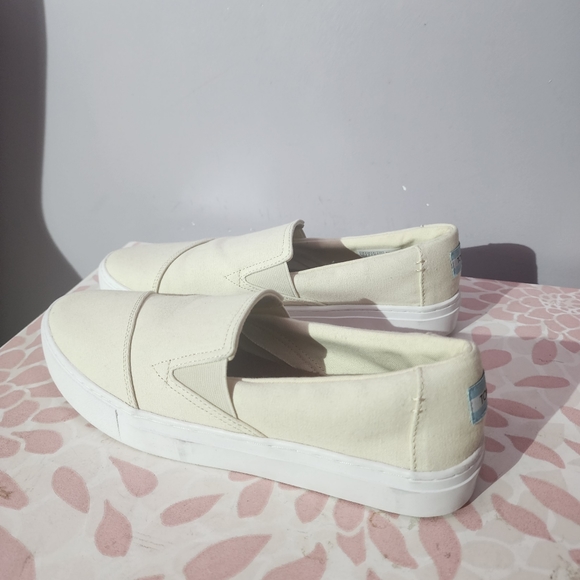 Toms white luca slip on shoes size 10 & 8 - Picture 5 of 5